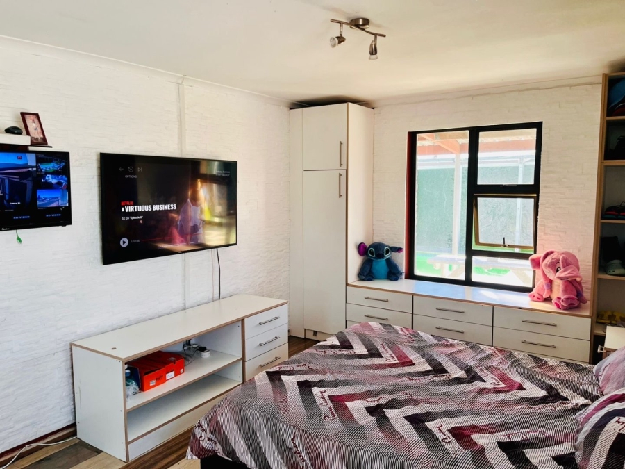 4 Bedroom Property for Sale in Wavecrest Western Cape